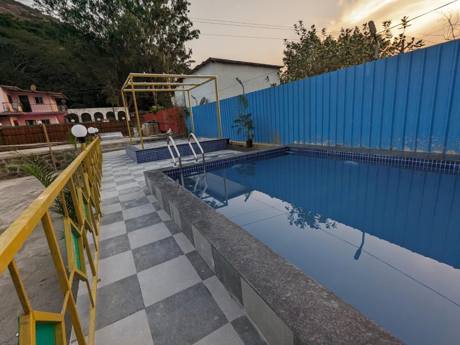 Blue Bell Homestay Lonavala Bagian luar foto