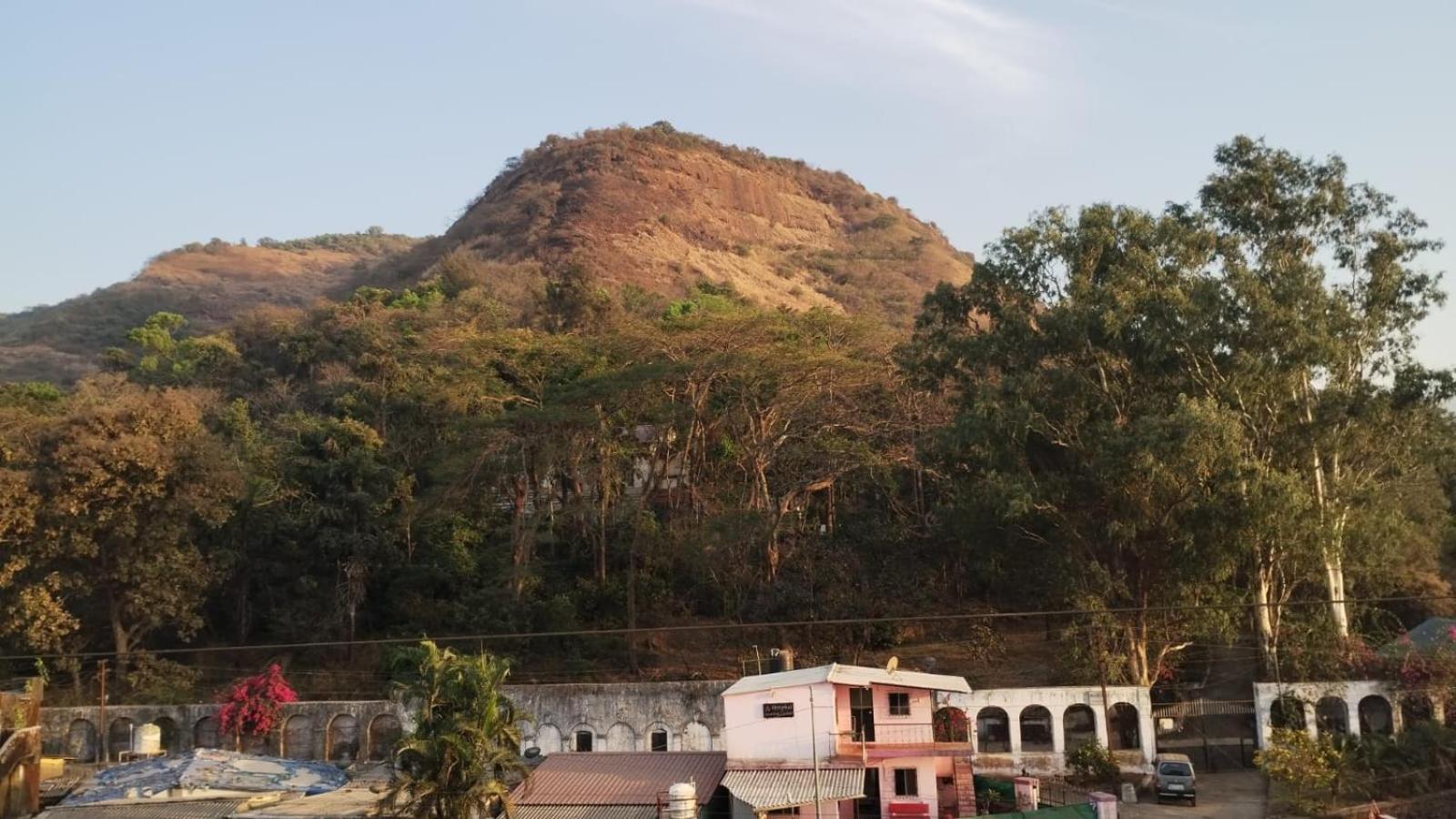 Blue Bell Homestay Lonavala Bagian luar foto