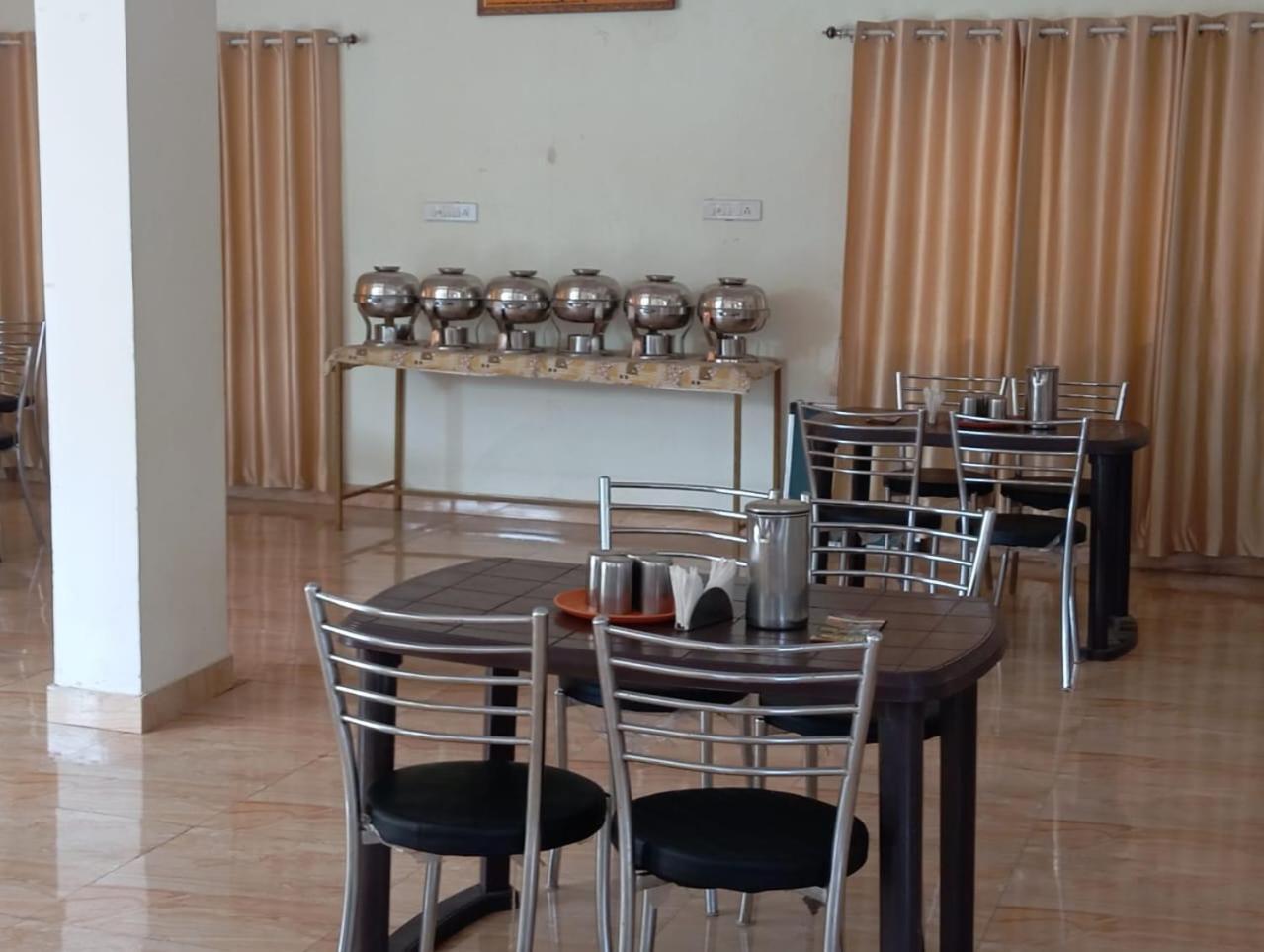 Blue Bell Homestay Lonavala Bagian luar foto