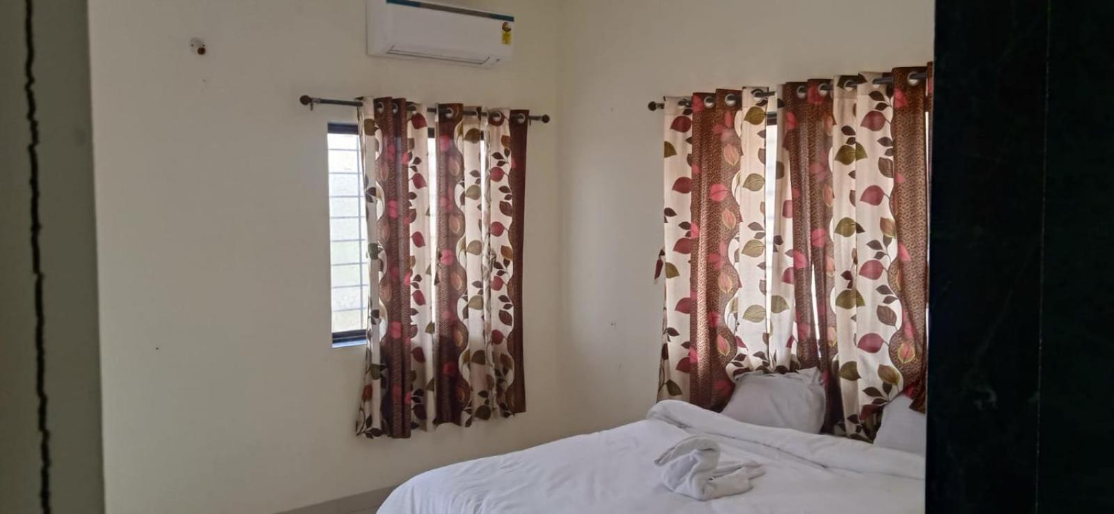 Blue Bell Homestay Lonavala Bagian luar foto