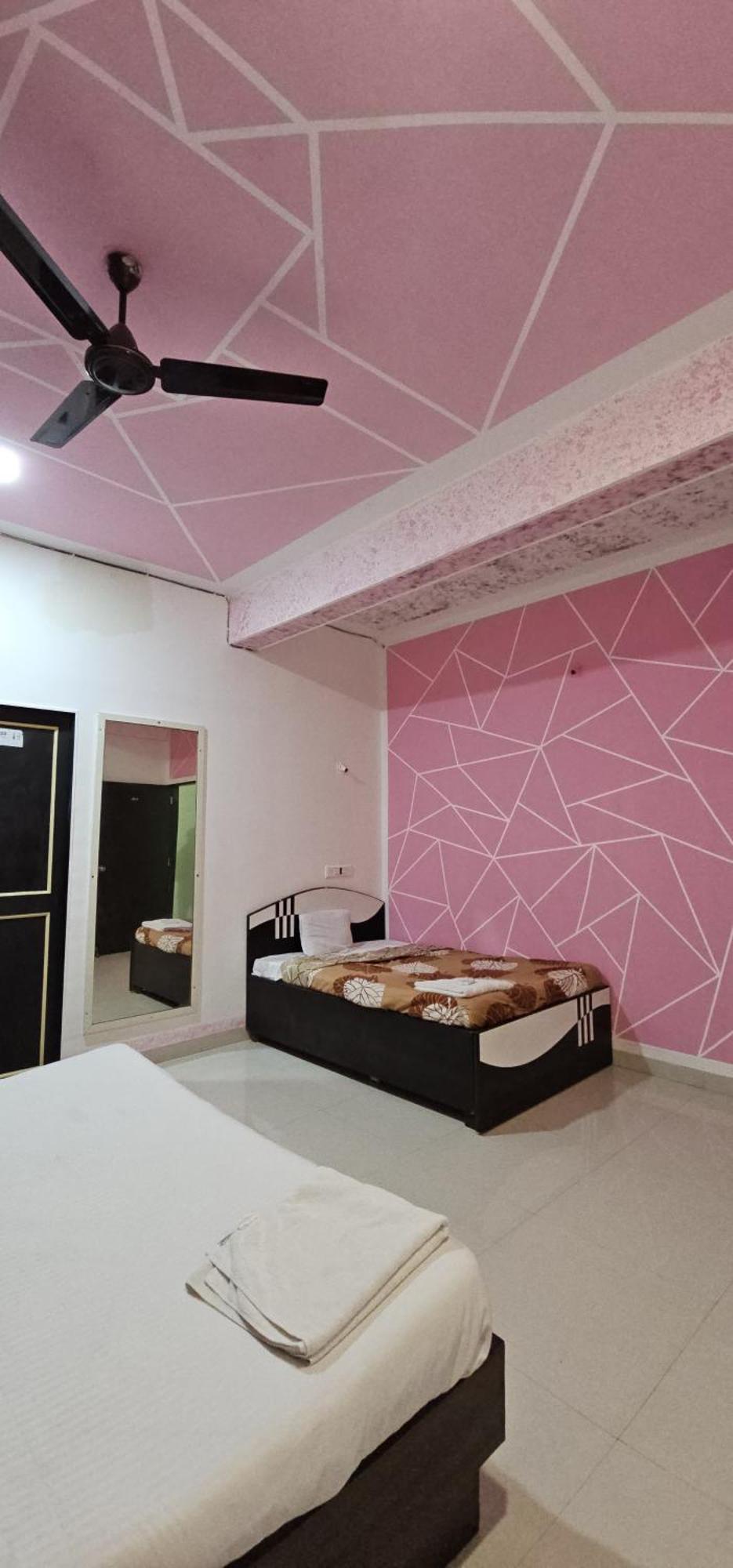 Blue Bell Homestay Lonavala Bagian luar foto