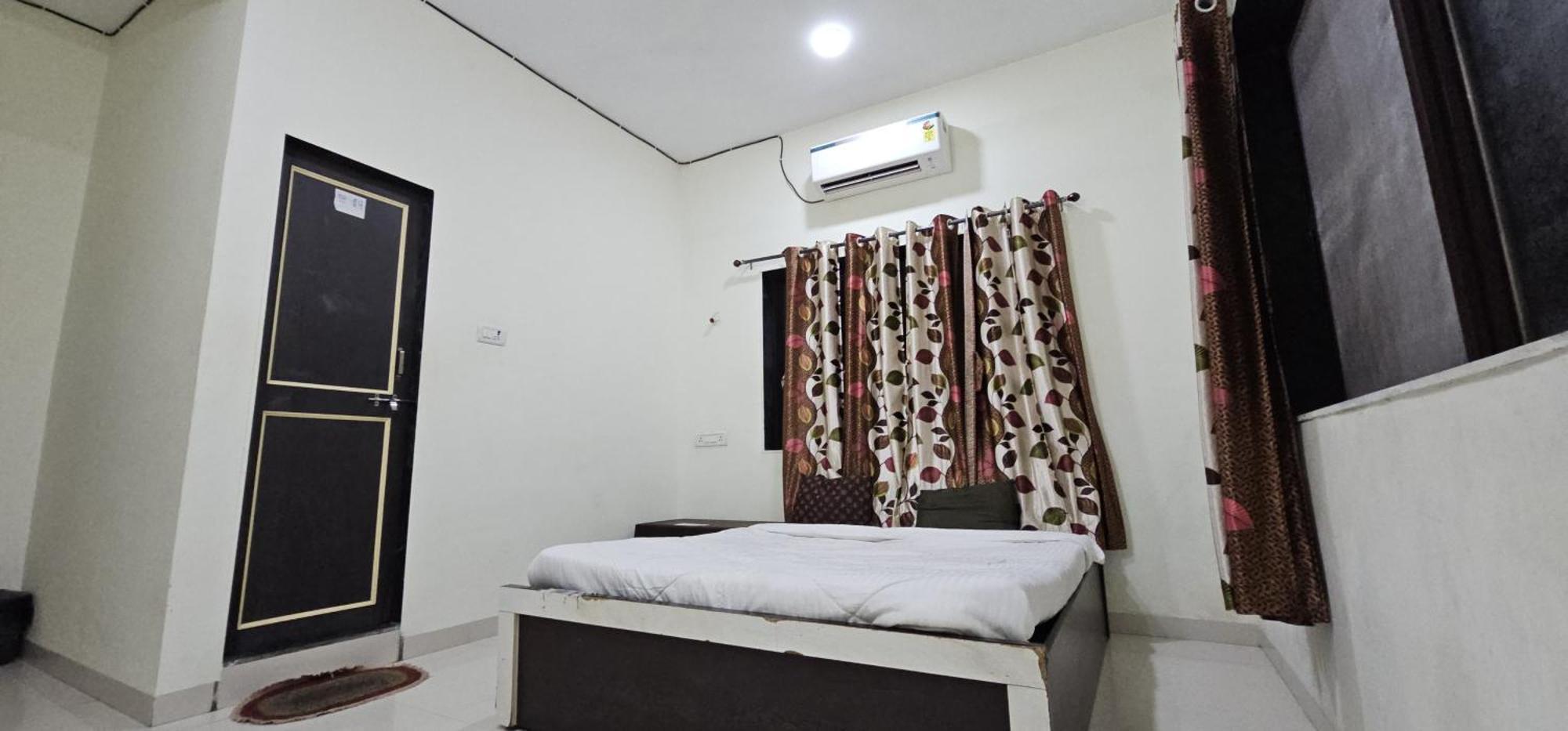 Blue Bell Homestay Lonavala Bagian luar foto