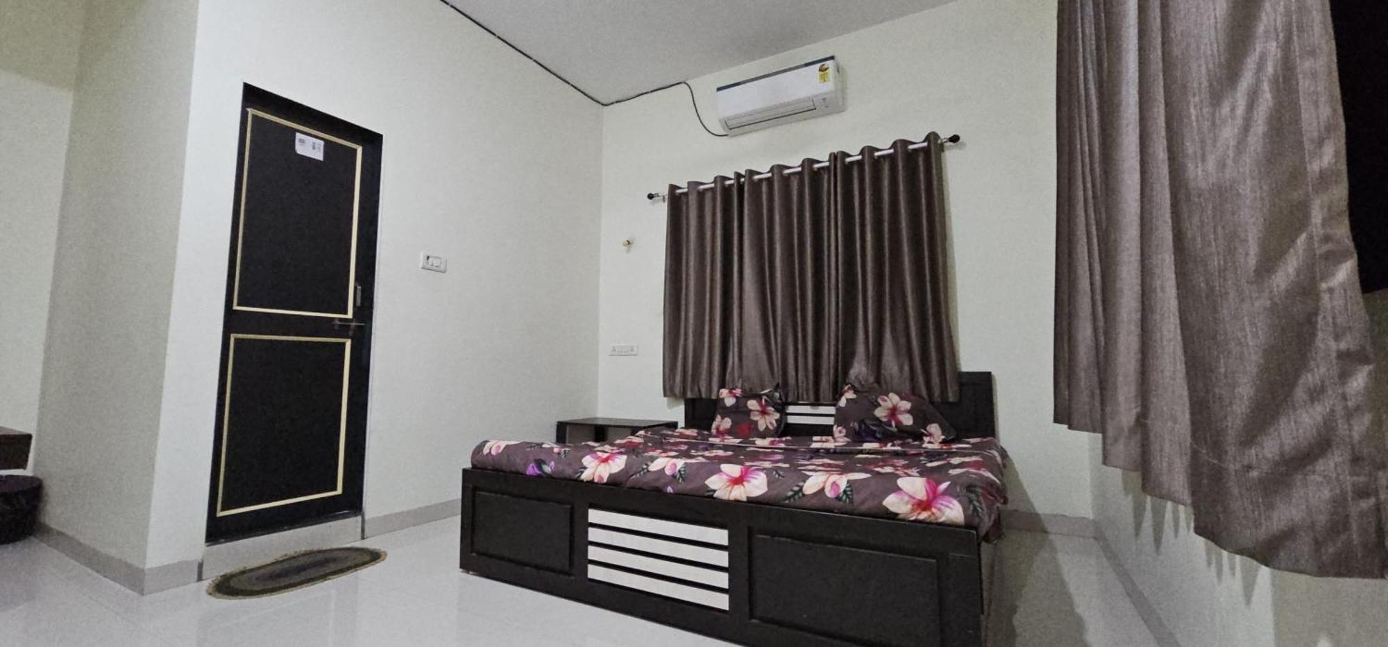 Blue Bell Homestay Lonavala Bagian luar foto